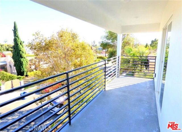 1113 Carmona Avenue, Los Angeles CA: https://media.crmls.org/mediaz/a1ae558e-8b03-4e5a-b7a1-393b288fdf0c.jpg