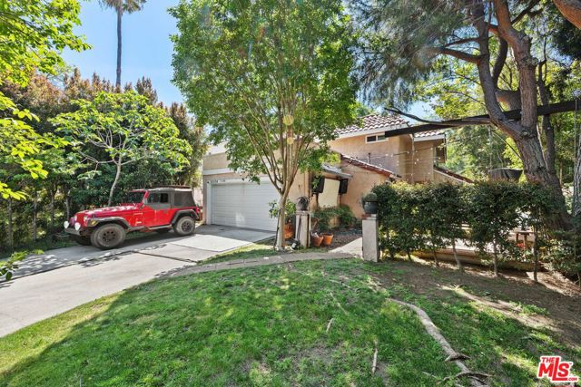645 N Mc Cadden Place, Los Angeles CA: https://media.crmls.org/mediaz/a1ae643e-a7fa-4047-84c4-14525a536e61.jpg