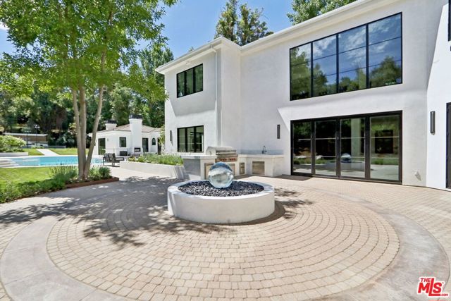 4261 Temma Court, Calabasas CA: https://media.crmls.org/mediaz/a1ae6f22-34f6-4e6d-beb3-a31d9d23ac8d.jpg