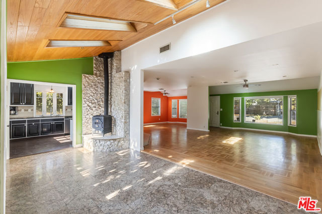 7225 Forbes Avenue, Lake Balboa CA: https://media.crmls.org/mediaz/a1aea22a-2358-443c-9253-cb419ea3fc20.jpg