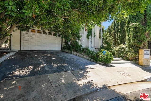 7900 Zeus Drive, Los Angeles CA: https://media.crmls.org/mediaz/a1aebe6c-df70-48e5-8ee5-5b0c59ff7b68.jpg