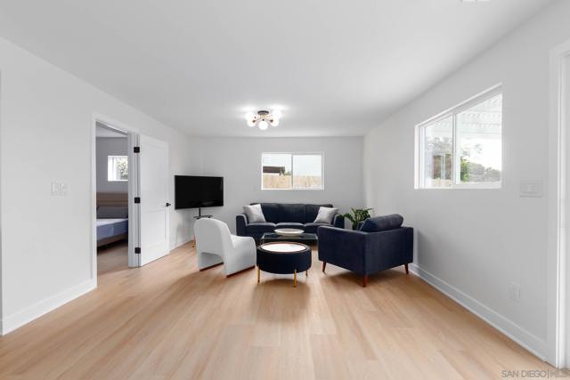 361 E Indian Rock Rd, Vista CA: https://media.crmls.org/mediaz/a1aef37c-548d-421c-b9e1-aa8215c77e28.jpg