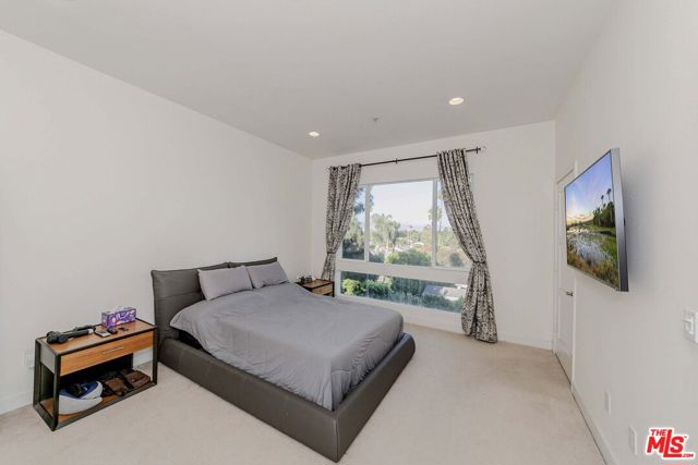 4644 Coldwater Canyon Avenue, Studio City CA: https://media.crmls.org/mediaz/a1af5dd4-4787-4fb8-844d-b92e59f4292a.jpg