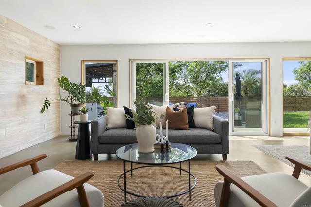 Detail Gallery Image 11 of 64 For 3235 Donna Dr, Carlsbad,  CA 92008 - 4 Beds | 2 Baths