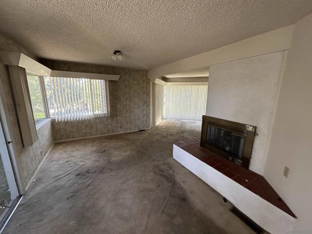 1333 El Rey Ave, El Cajon CA: https://media.crmls.org/mediaz/a1b05a0b-7400-4a97-a899-5a4066d7af15.jpg