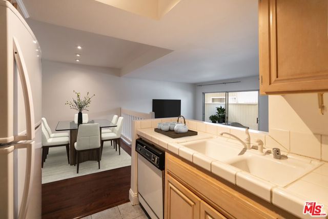 4859 Coldwater Canyon Avenue, Sherman Oaks CA: https://media.crmls.org/mediaz/a1b0787c-20ee-48dd-b9b6-d124014ac9d5.jpg