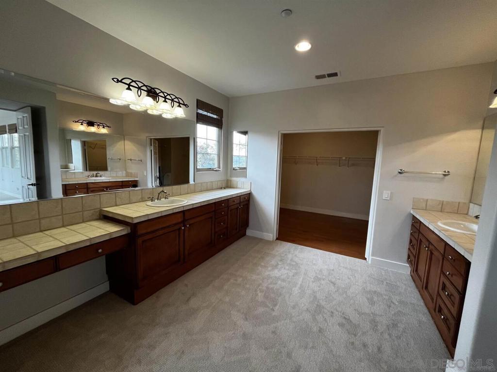 MLS #250039563SD image #14