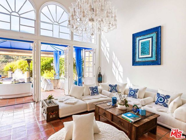 2113 Stoney Hill Road, Los Angeles CA: https://media.crmls.org/mediaz/a1b195f1-c2db-4c6e-b8bd-c2ac1b2a2692.jpg