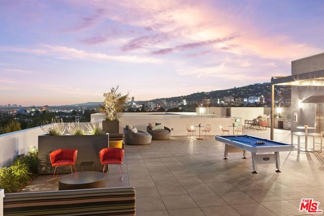 1001 N FAIRFAX Avenue, West Hollywood CA: https://media.crmls.org/mediaz/a1b1bd3e-0d98-43db-93d9-961d4b8f2907.jpg