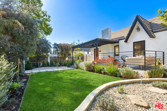 1491 Oak Grove Drive, Los Angeles CA: https://media.crmls.org/mediaz/a1b1e08b-40bc-4cf2-bcbb-141af0850079.jpg