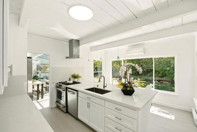 747 De Soto Drive, Palo Alto CA: https://media.crmls.org/mediaz/a1b30607-7965-4a07-b3e4-e12fb0b43988.jpg