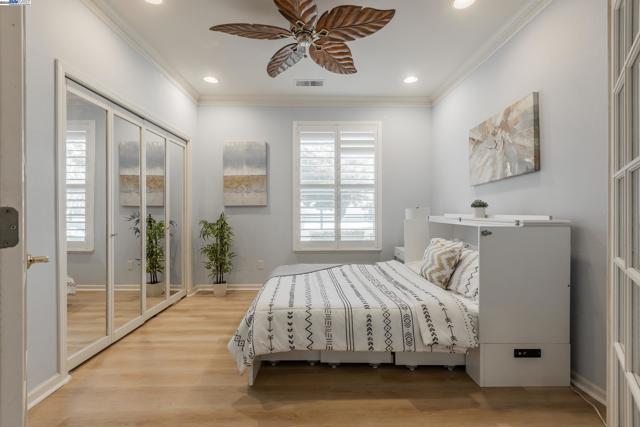 261 Kelley Mist Ct, Tracy CA: https://media.crmls.org/mediaz/a1b31cbf-0e63-4df6-8a33-7400c7608f59.jpg
