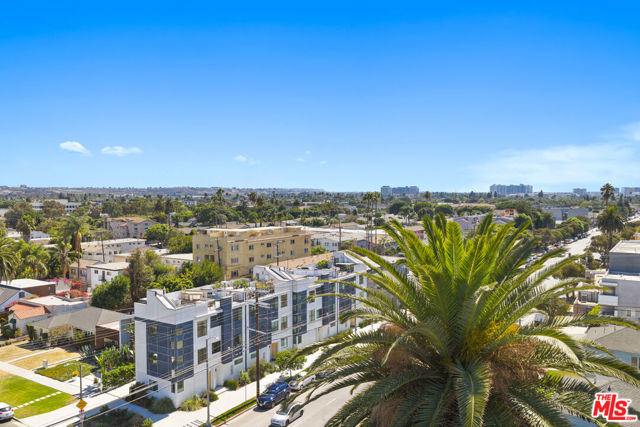 11900 Washington Place, Los Angeles CA: https://media.crmls.org/mediaz/a1b38563-c9cf-47f7-9892-ec042ede65bc.jpg