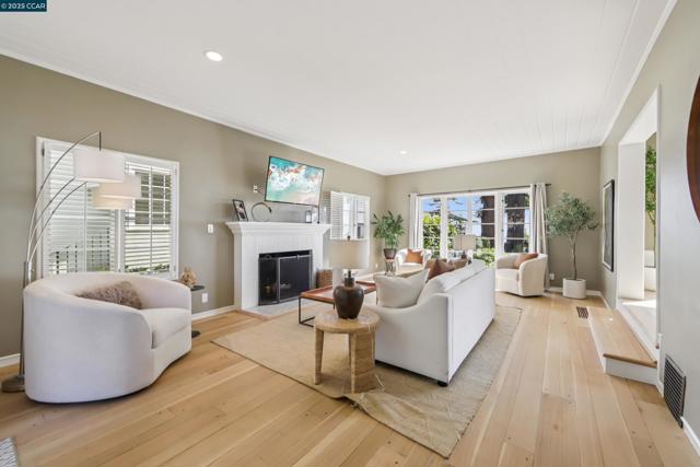 680 Grizzly Peak Blvd, Berkeley CA: https://media.crmls.org/mediaz/a1b38d06-2202-456a-aff6-6e086b546aff.jpg
