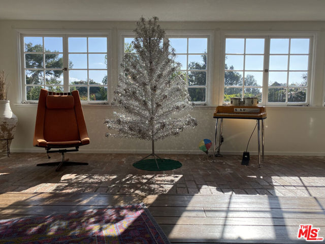 6970 Fernhill Drive, Malibu CA: https://media.crmls.org/mediaz/a1b3a55c-40cb-4d03-a585-157fe36ffc4c.jpg