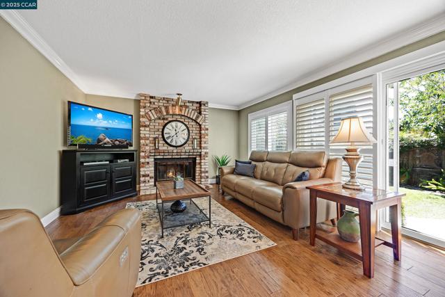 100 Chadbourne Dr, Danville CA: https://media.crmls.org/mediaz/a1b465d7-b194-4295-8d33-29f9fba671d1.jpg