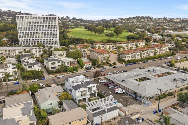 7216 FAY AVE, La Jolla CA: https://media.crmls.org/mediaz/a1b4aa81-92a6-445c-a9c5-fca670b4e8fe.jpg