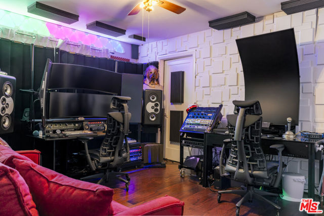 1230 Silvius Avenue, San Pedro CA: https://media.crmls.org/mediaz/a1b504d8-6a32-42d5-b084-3db16a5466ed.jpg