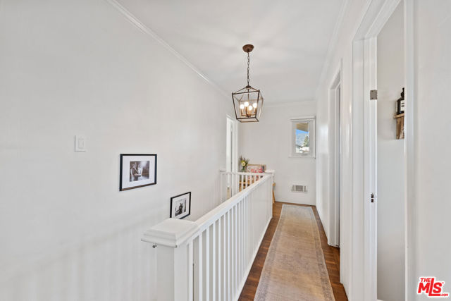 424 S Columbus Avenue, Glendale CA: https://media.crmls.org/mediaz/a1b53254-c2fa-4aaa-859d-f58127c81ecf.jpg