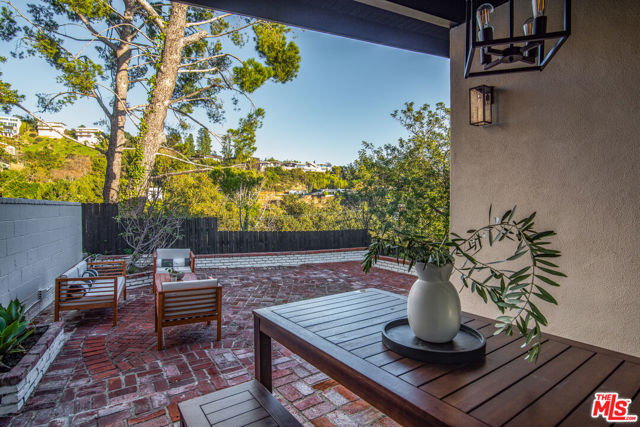 9265 Thrush Way, Los Angeles CA: https://media.crmls.org/mediaz/a1b593ca-2c41-4890-a719-153aa7bea416.jpg