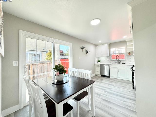 20595 Center St, Castro Valley CA: https://media.crmls.org/mediaz/a1b5a211-1f13-41b3-836d-aa9387177c75.jpg