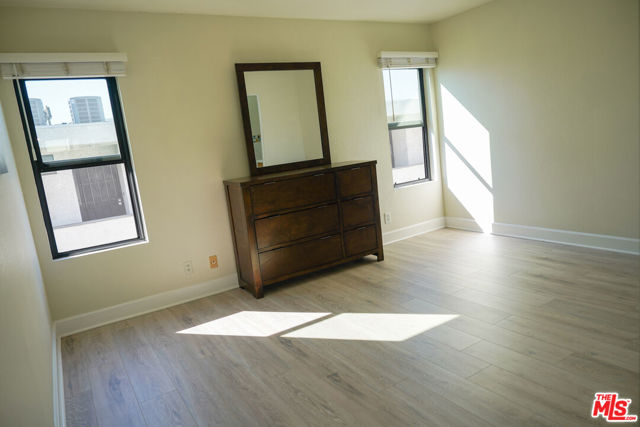 630 N Grand Avenue, Los Angeles CA: https://media.crmls.org/mediaz/a1b619d2-5a2f-4e2a-82b2-64a636397aad.jpg
