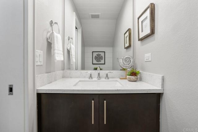 3157 Salina rd, Carlsbad CA: https://media.crmls.org/mediaz/a1b6d9a3-7990-45e4-a40c-f152b479d350.jpg