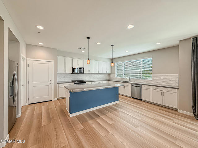 1953 Cottage Drive, Simi Valley CA: https://media.crmls.org/mediaz/a1b71ba2-7445-4440-82c2-19a1786c9833.jpg