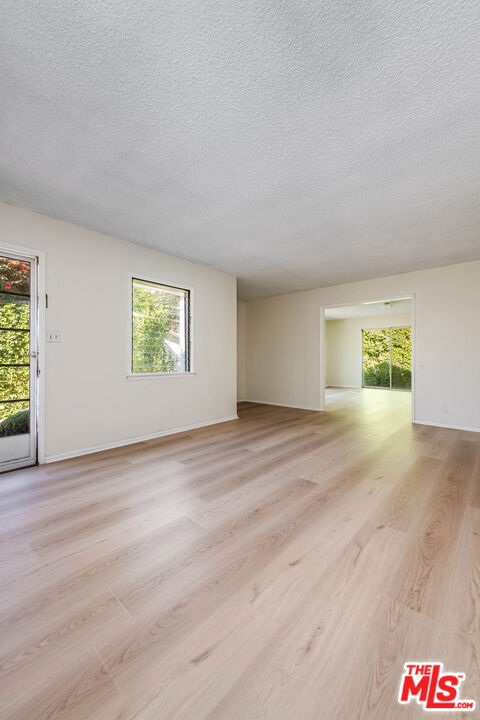 10941 Peach Grove Street, Toluca Lake CA: https://media.crmls.org/mediaz/a1b75d0c-d9f3-4918-bee9-88125f2580e3.jpg