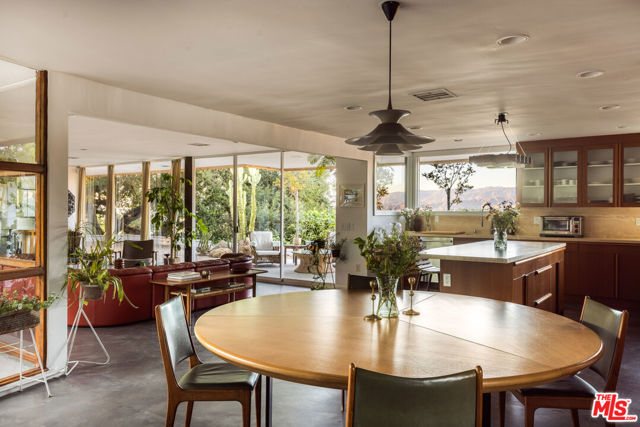 3307 Bonnie Hill Drive, Los Angeles CA: https://media.crmls.org/mediaz/a1b8a8e1-6ec7-406a-bb54-8982bf7272c4.jpg