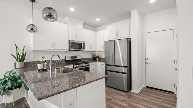 Detail Gallery Image 1 of 1 For 220 Perennial Pl, Fallbrook,  CA 92028 - 3 Beds | 2/1 Baths