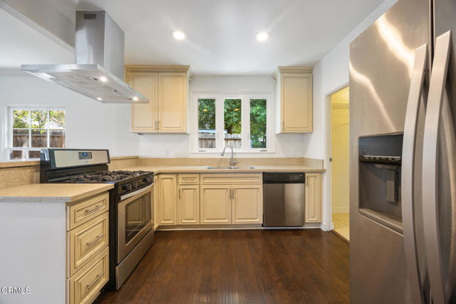1430 Pepper Drive, Pasadena CA: https://media.crmls.org/mediaz/a1b9bf87-8d21-494e-b6ca-24ba9b52c88f.jpg