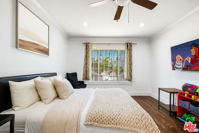 5342 Lemon Grove Avenue, Los Angeles CA: https://media.crmls.org/mediaz/a1ba7aa6-9677-425c-a587-da9794dd7e52.jpg