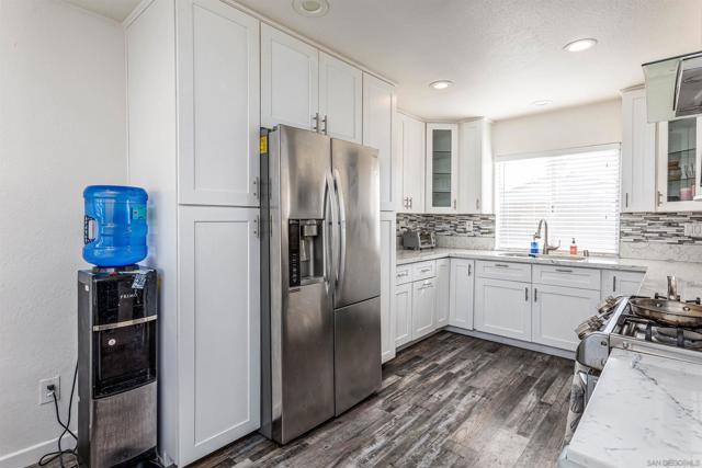 2749 Pikake St, San Diego CA: https://media.crmls.org/mediaz/a1baeee9-64ae-483f-9774-ea574edc2690.jpg