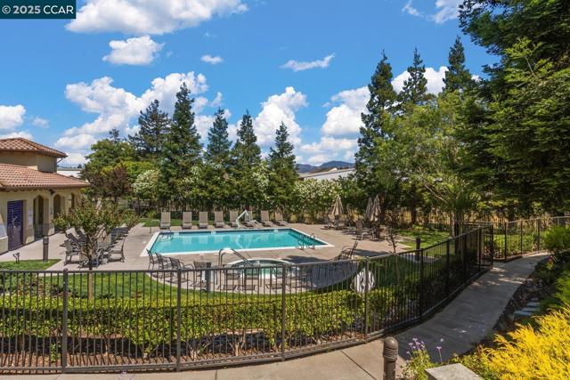 26 Warhol Way, Pleasant Hill CA: https://media.crmls.org/mediaz/a1bc13d6-ba7d-44e8-ab8b-9ffbebb863b1.jpg
