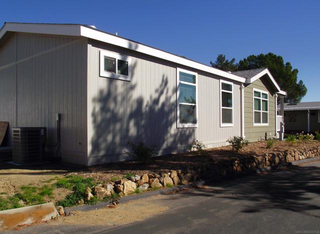 35109 Highway 79, Warner Springs CA: https://media.crmls.org/mediaz/a1bc3ac3-2590-4ddf-a780-b79885c07189.jpg