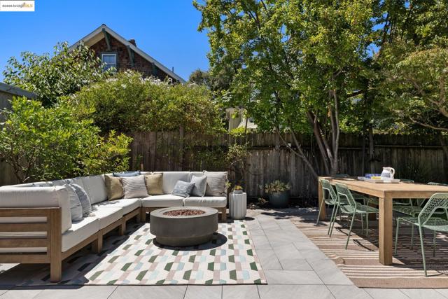 2842 Ashby Ave, Berkeley CA: https://media.crmls.org/mediaz/a1bc6c64-aab7-43ae-9d0a-4339a942eb32.jpg