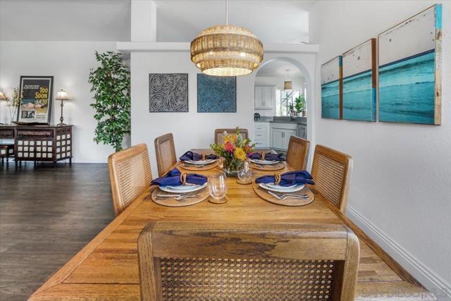 7241 San Luis St, Carlsbad CA: https://media.crmls.org/mediaz/a1bc8ab5-1984-4ed5-bdcc-4c05123e27e4.jpg