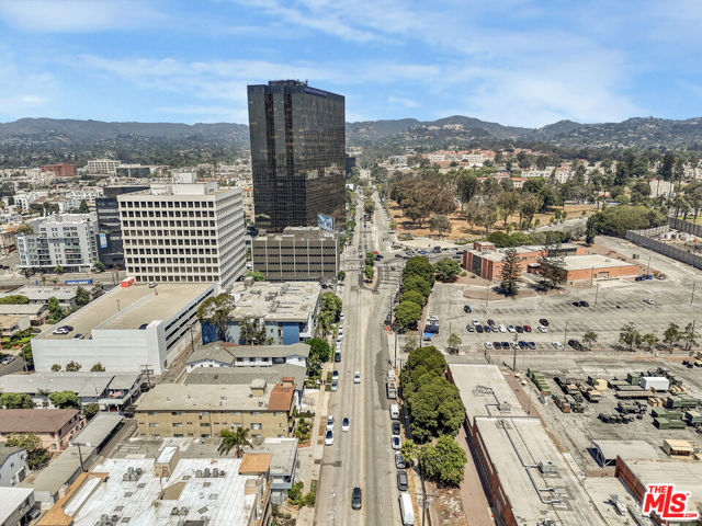 1253 Federal Avenue, Los Angeles CA: https://media.crmls.org/mediaz/a1bd03af-54f0-440d-afc9-0bbda4c62dce.jpg