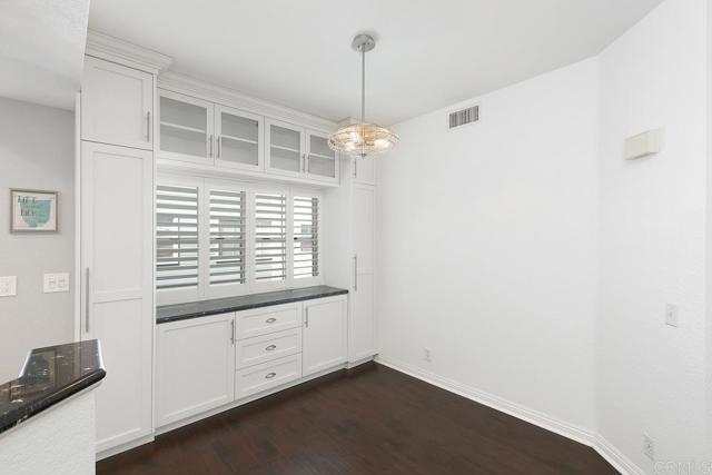 9910 Scripps Vista Way, San Diego CA: https://media.crmls.org/mediaz/a1bd3fcc-88c5-4f6a-91ac-670250c50043.jpg