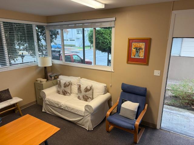 422 Peninsula Avenue, San Mateo CA: https://media.crmls.org/mediaz/a1bd5f79-5db1-4d90-8e66-25ea8016e102.jpg