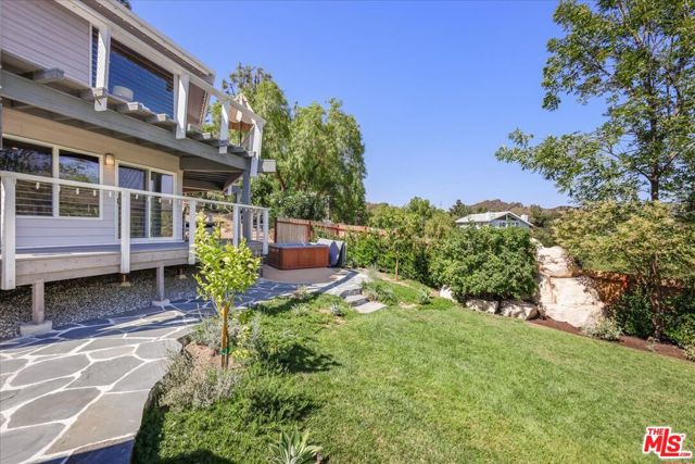 1746 Deerhill Trail, Topanga CA: https://media.crmls.org/mediaz/a1bd8602-b82f-4754-90c7-59b546898dff.jpg