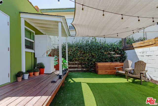 4307 Burns Avenue, Los Angeles CA: https://media.crmls.org/mediaz/a1bd9919-72fe-48f9-97e0-48185a524695.jpg