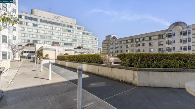 988 Franklin St, Oakland CA: https://media.crmls.org/mediaz/a1bdfc51-cbd3-467a-a6c8-f3dd578c6d09.jpg