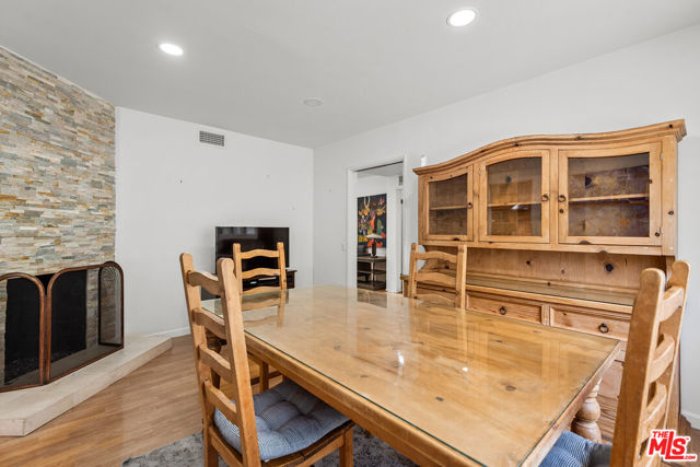 1109 Chantilly Road, Los Angeles CA: https://media.crmls.org/mediaz/a1be0252-4b23-4ada-be44-b2b0e0ce36bc.jpg
