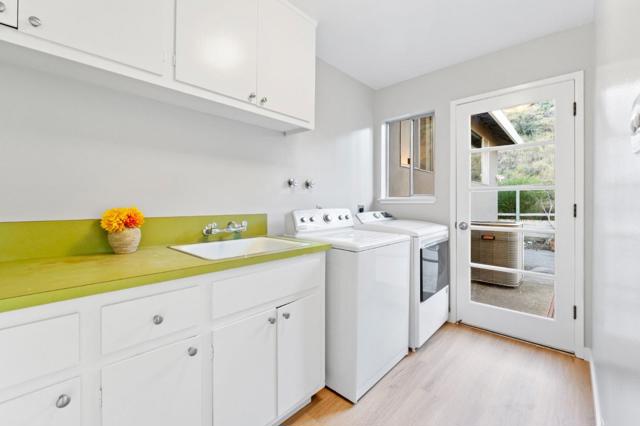 942 Viewridge Drive, San Mateo CA: https://media.crmls.org/mediaz/a1be78d5-5528-4d05-a445-4c097c3168a4.jpg
