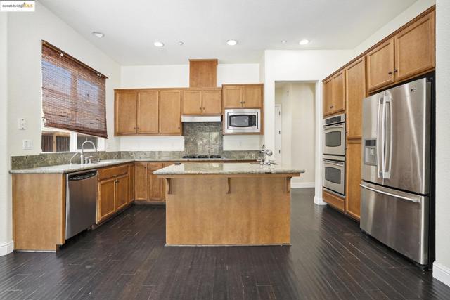 1839 Elizabeth Way, Brentwood CA: https://media.crmls.org/mediaz/a1bed26a-055e-4e2f-9672-13ea1a759670.jpg