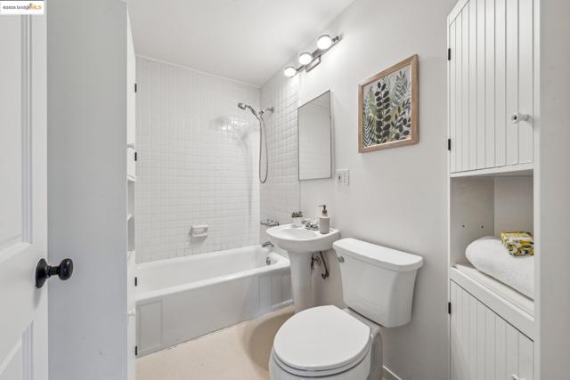7069 Saroni Dr, Oakland CA: https://media.crmls.org/mediaz/a1bf0fd9-70fb-460f-b1af-a19b9a1d04b9.jpg