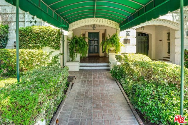 1416 Havenhurst Drive, West Hollywood CA: https://media.crmls.org/mediaz/a1bf1888-4329-4009-979e-02f92e7fad67.jpg