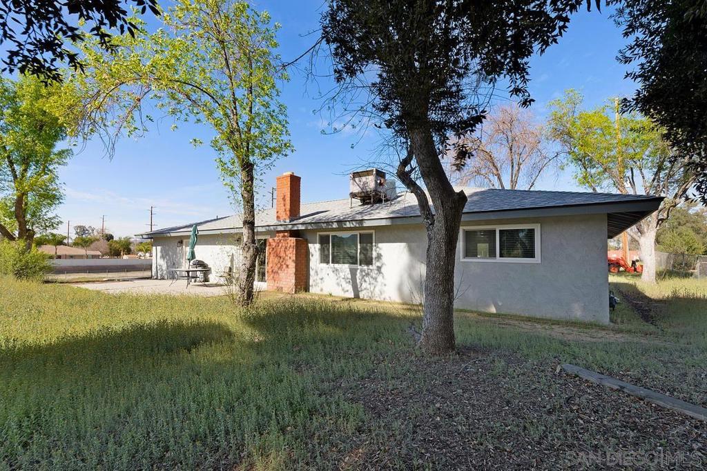 MLS #250018551SD img 2